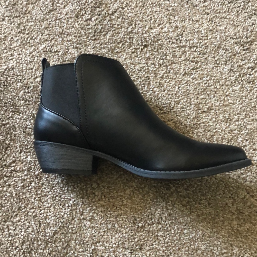 NWOB CHELSEA BOOTIES